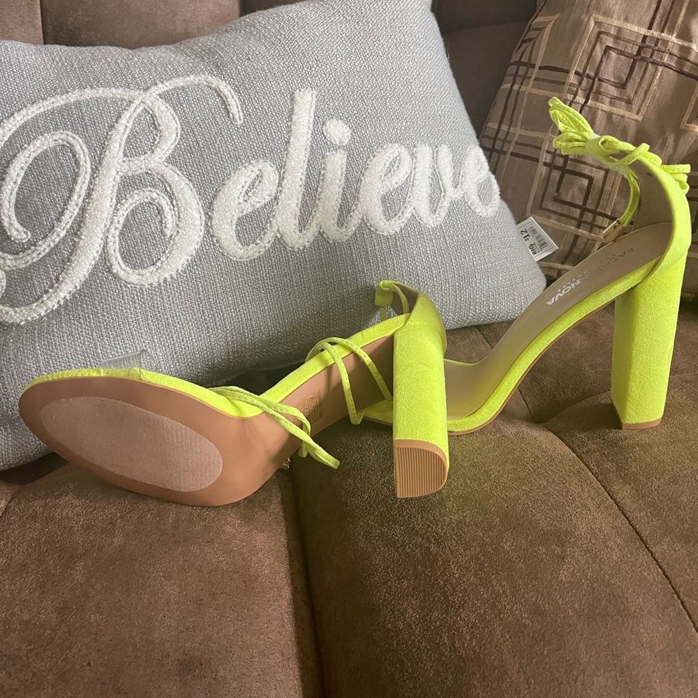 Bright Heels - Picture 3 of 5